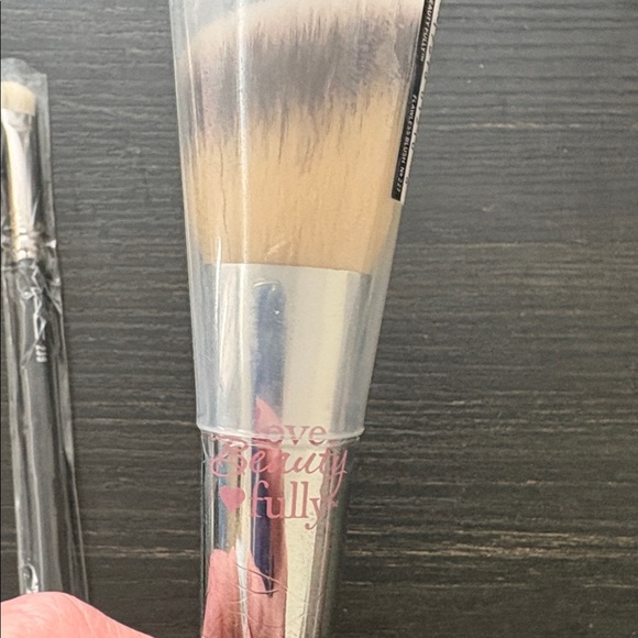 Set of Three Makeup Brushes - Picture 4 of 4